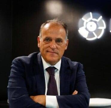 تيباس يقضي على آمال برشلونة بضم هالاند