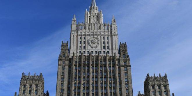 موسكو تعلن إجلاء موظفي سفارتها من أوكرانيا قريباً