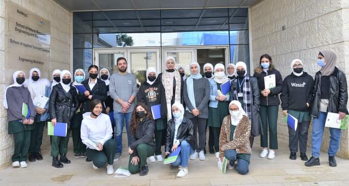 وفد من مدارس الملك عبدالله الثاني للتميز بمأدبا يزور الجامعة الألمانية الأردنية