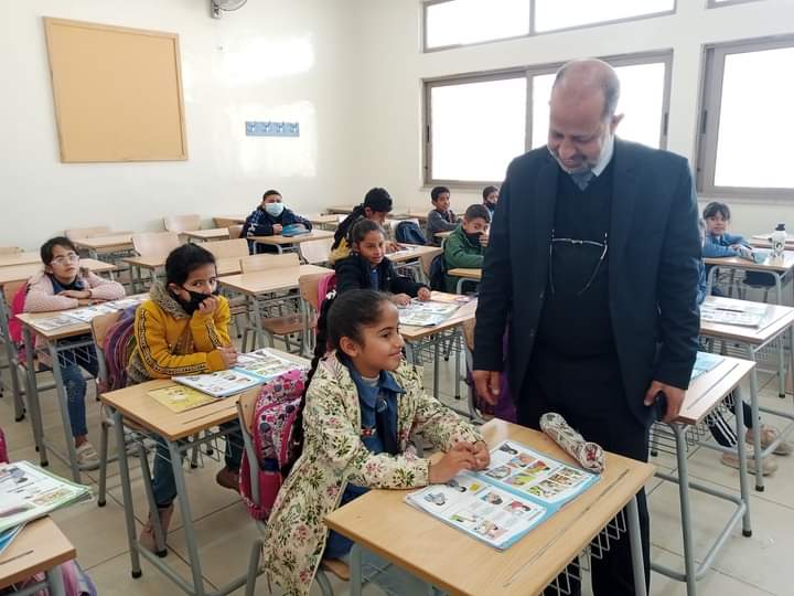 المزاودة يزور عددا من مدارس منطقة الحمراء
