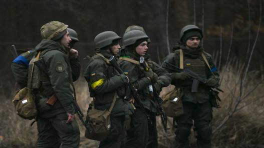 روسيا تقصف أوكرانيا لليوم الثالث وكييف ما زالت تحت سيطرة الجيش الأوكراني