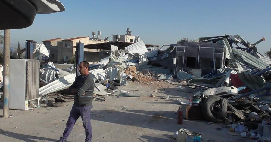 القدس: الاحتلال يهدم منشاّت تجارية في بيت حنينا وحزما