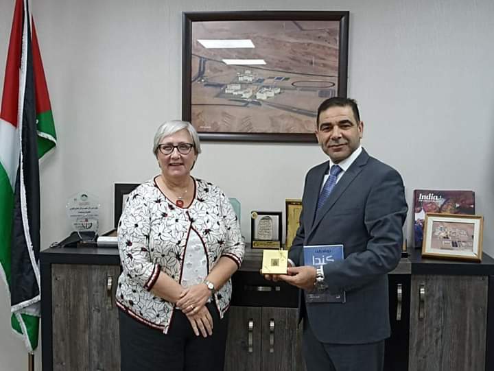 رئيس جامعة العقبة للتكنولوجيا يستقبل  السفيرة الكندية _صور