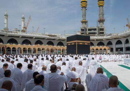 السعودية: العمرة متاحة للجميع