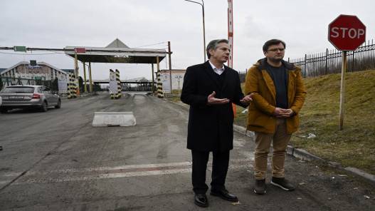 بلينكن لنظيره الأوكراني عند الحدود بين بولندا وأوكرانيا: سوف تنتصر