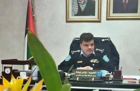 الاحتلال يحتجز مدير شرطة ضواحي القدس ومرافقه