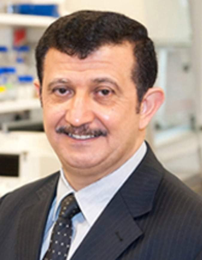 عميد كليتي الصيدلة والعلوم الطبية في عمان الأهلية يحصل على منحة التنقل للتدريب من برادفورد