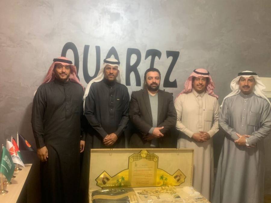 ممثلاً عن هيئة الصحفيين السعوديين الشراري يكرم كوارتز الدولية للتدريب و الاعلام