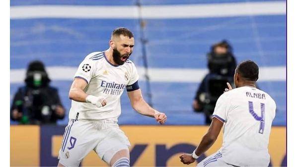 داني ألفيس يمدح بنزيما بعد تألقه أمام سان جيرمان