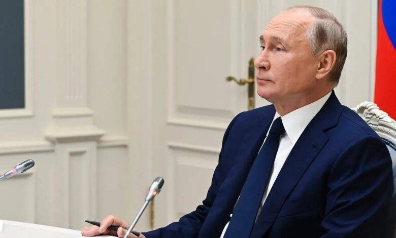 بوتين يوافق على مشاركة آلاف المتطوعين بالقتال إلى جانب روسيا في دونباس