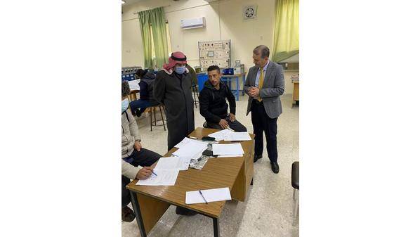 الكلوب يتفقد سير الامتحان الشامل في عدد من كليات الجامعة