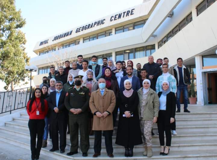 كلية المركز الجغرافي  تستقبل الطلبة المستجدين _صور