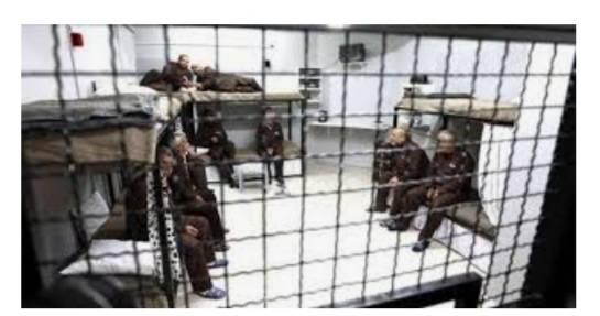 وقفة بغزة تضامنا مع الأسرى بسجون الاحتلال