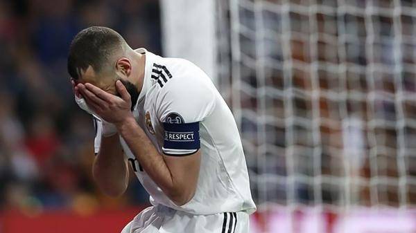 ميندي وبنزيما ورودريجو .. موقف ثلاثي ريال مدريد من الكلاسيكو