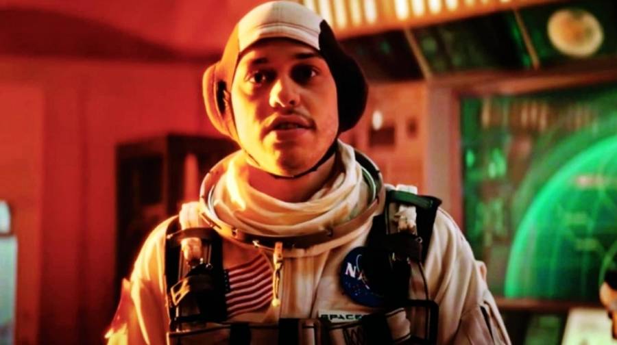 الممثل الأمريكي بيت ديفيدسون إلى الفضاء مجاناً