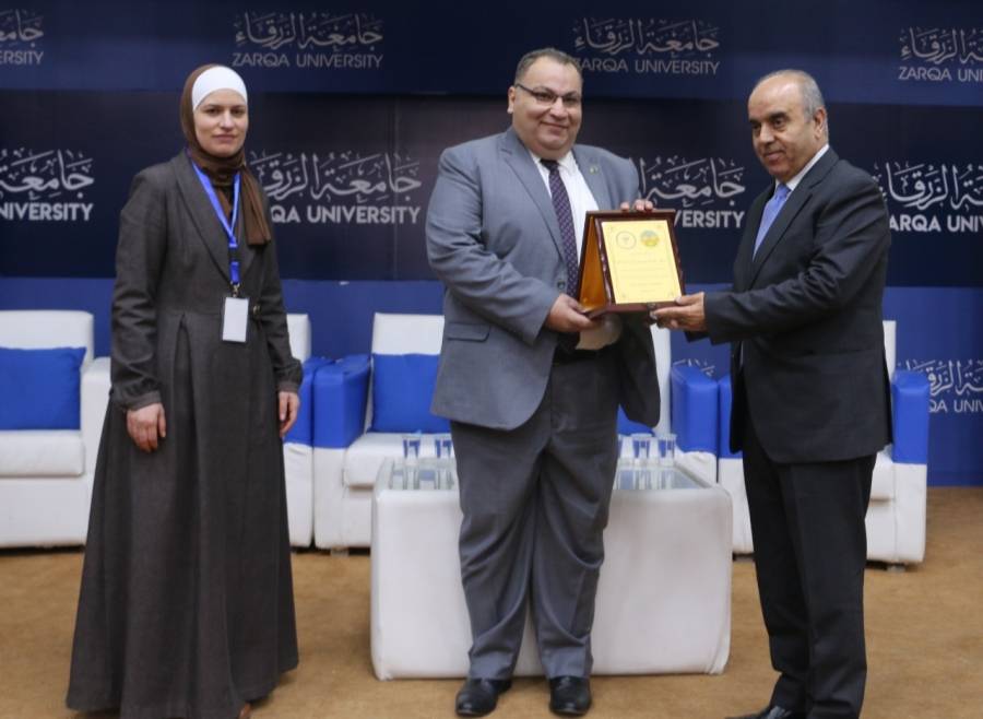 كلية الصيدلة في جامعة الزرقاء تقيم يوما علميا بعنوان الكورونا: آفاق وتحديات