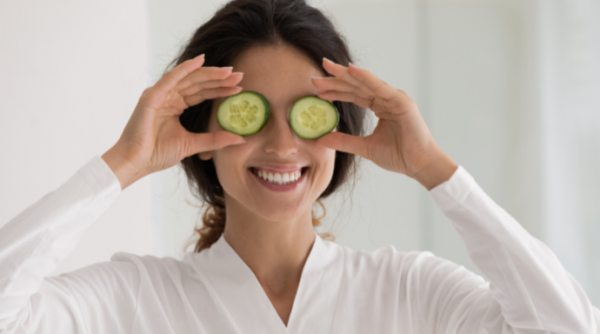 كيفية علاج التجاعيد بشكل طبيعي في المنزل