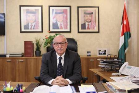 وزير الأشغال العامة يهنئ بالذكرى السنوية لمعركة الكرامة وعيد الام