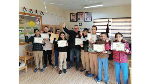 مدرسة رشيد طليع تكرم طلبتها الأوائل.. وتنضم لمبادرة حقّق