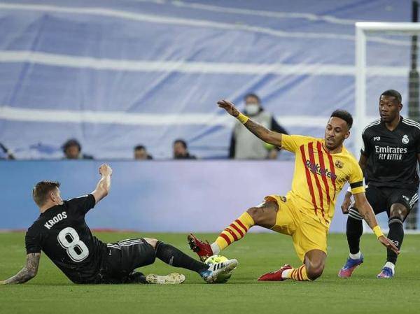 كواليس اجتماع لاعبي ريال مدريد وبرشلونة بعد الكلاسيكو