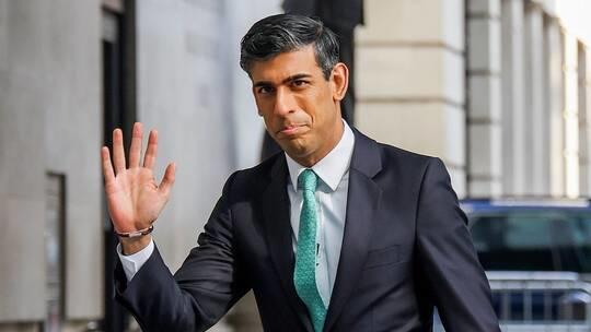 بريطانيا تعلن خفضا طارئا لضريبة الوقود