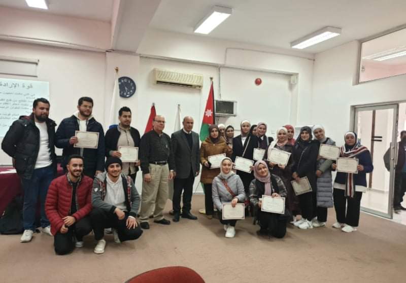 رئيس جامعة فيلادلفيا يخرج المشاركين في دورة قوة الإرادة