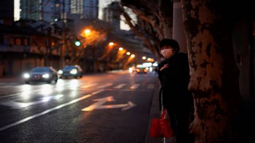 الصين تسجل 2054 إصابة جديدة بفيروس كورونا