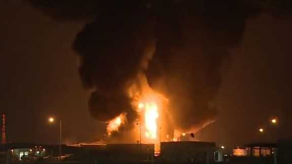 جدة بخير.. تنبض بالحياة في وجه الاعتداء الحوثي الإرهابي محطة أرامكو بمدينة جدة بعد تعرضها لاعتداء حوثي