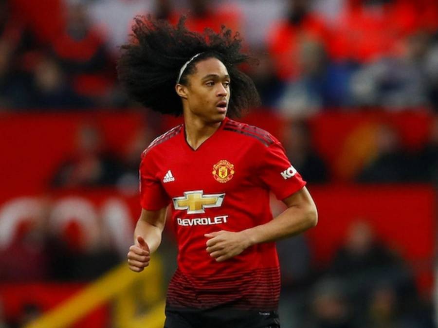 سرقة لاعب مانشستر يونايتد تحت تهديد السلاح
