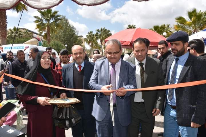 عبيدات يفتتح بازارًا خيريا شاملاً في جامعة جدارا _صور