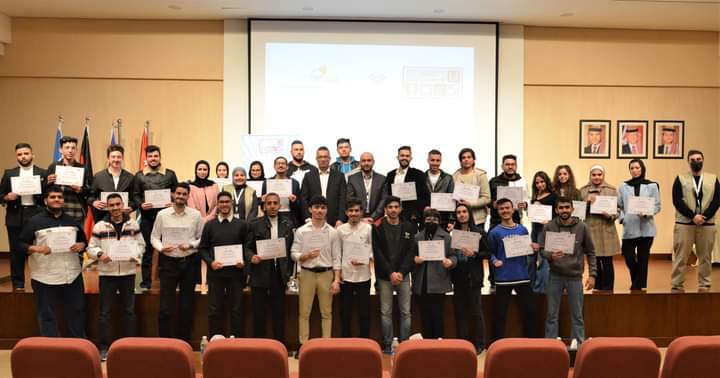 تخريج المشاركين ببرنامج أنا أشارك بالجامعة الألمانية الأردنية _صور
