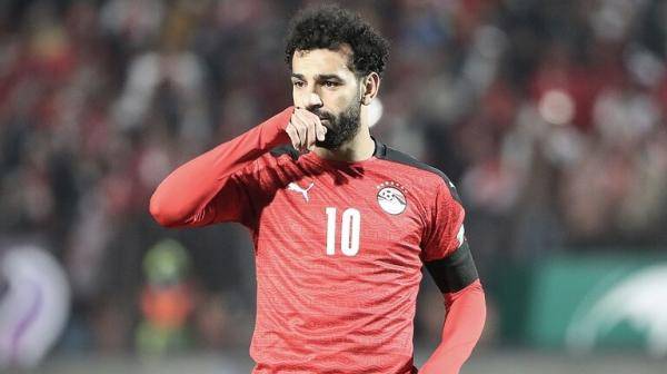 الصديق وقت الضيق .. محمد صلاح يتلقى رسالة دعم من صديقي وفي