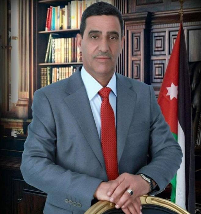 الفريق غازي الطيب  يُهنئ   الدكتور عيد محارب السردية  بمناسبة فوزه برئاسة بلدية صبحا والدفيانة