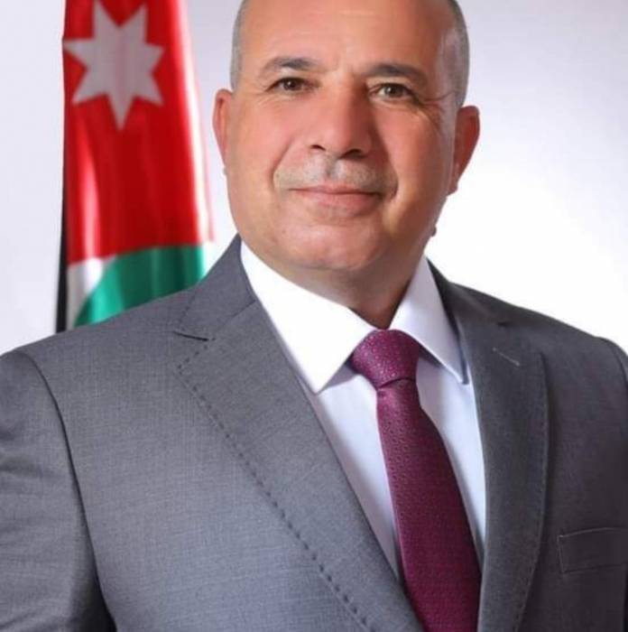 الفريق غازي الطيب  يُهنئ مزيد محمد المساعفه  بمناسبة فوزه برئاسة بلدية ناعور