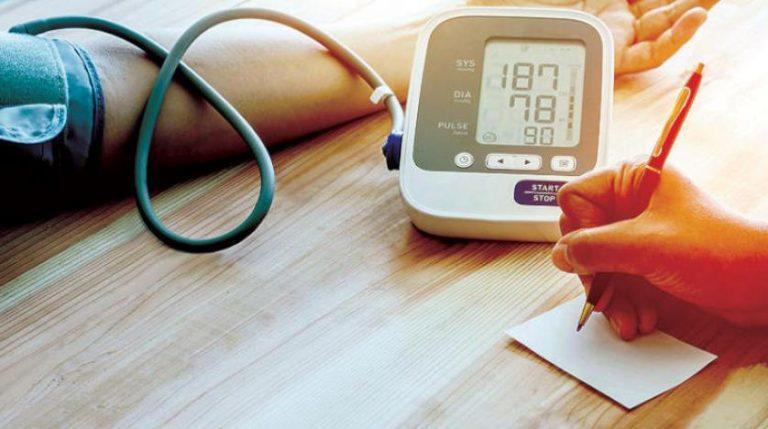 7 عادات غذائية تهدد مرضى الضغط