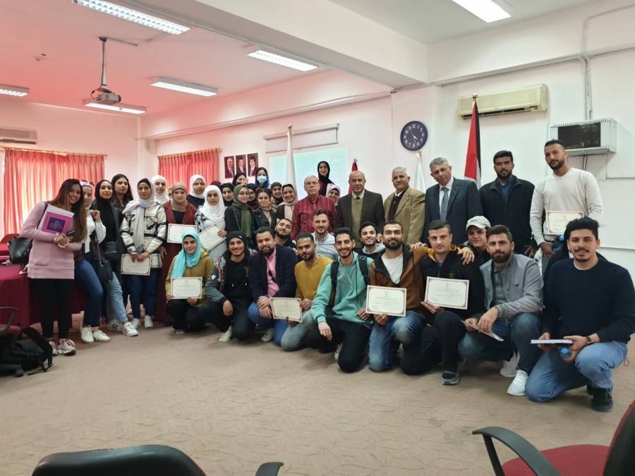 رئيس فيلادلفيا يخرج المشاركين في دورة استثمر قدراتك