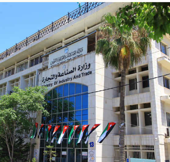 الصناعة والتجارة تحذر من تجاوز السقوف السعرية للدجاج