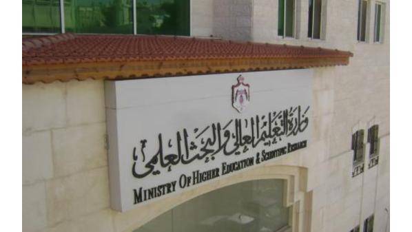 صرف المخصصات المالية للطلبة الحاصلين على المنح من أبناء الشمال والوسط