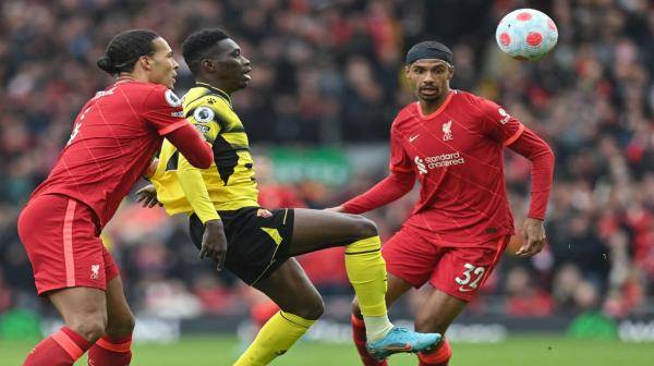ليفربول يتصدر البريميرليغ مؤقتا ويعبر واتفورد بثنائية