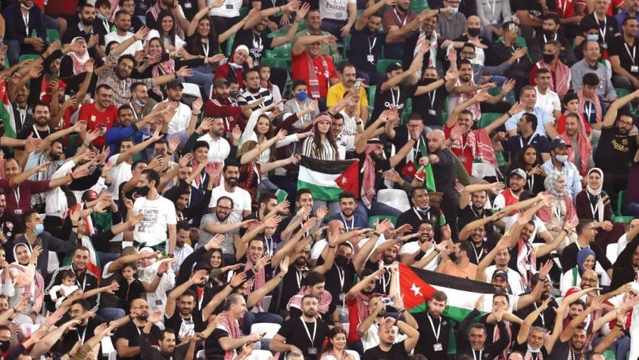 الشارع الرياضي يعبر عن سعادته لعودة الجماهير بنسبة 100 للمدرجات