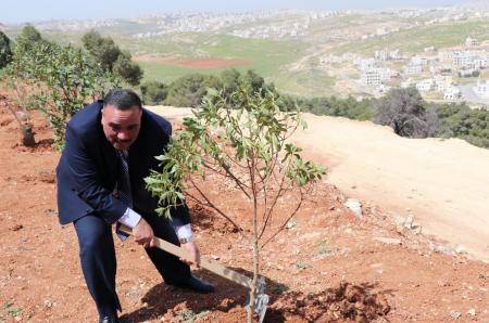 جامعة العلوم العلوم الإسلامية العالمية تحتفل بيوم الشجرة