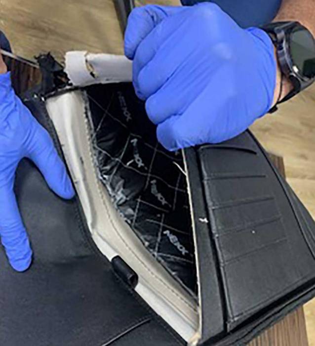 ضبط مسافرة بحوزتها 8.3 كلجم من مخدر الكريستال في دبي