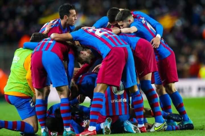 برشلونة يخطف التعادل أمام آينتراخت ويؤمن حظوظه في التأهل لنصف النهائي