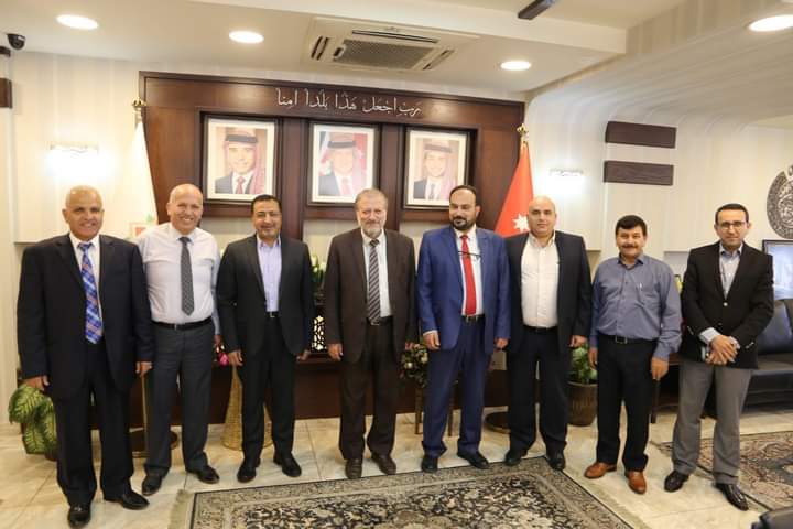 وفد من كلية الحصن الجامعية يزور بلدية إربد الكبرى