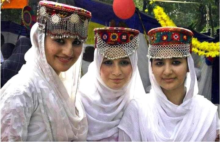   قبيلة الهونزا   أعمارهم تصل إلى الـ 150 عام ونسائهم تنجب في سن السبعين ..