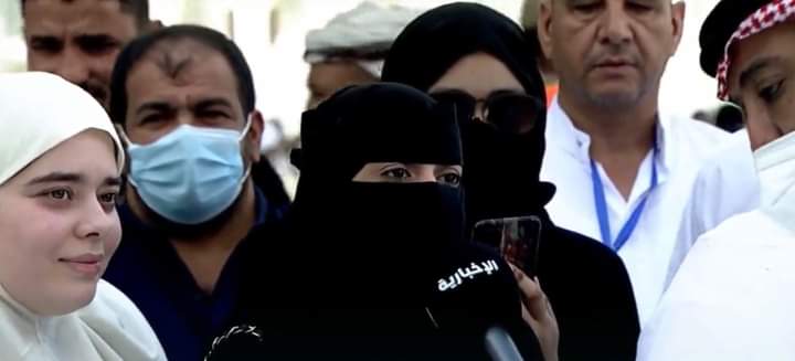 فتاة توجه رسالة مؤثرة من المسجد الحرام إلى شقيقها السجين