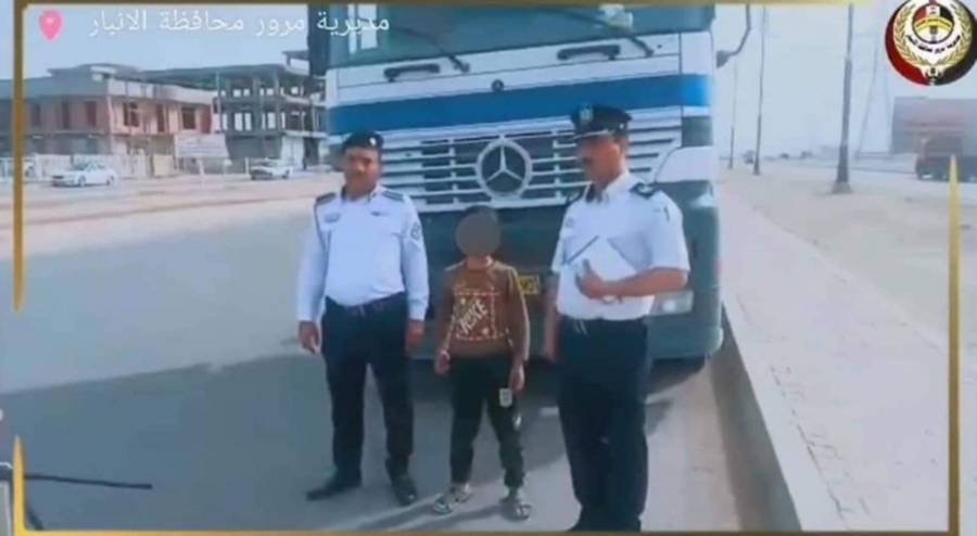 طفل عمره 10 سنوات يقود تريلة في الانبار!...تفاصيل