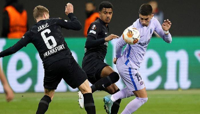 فرانكفورت يقصي برشلونة من الدوري الأوروبي