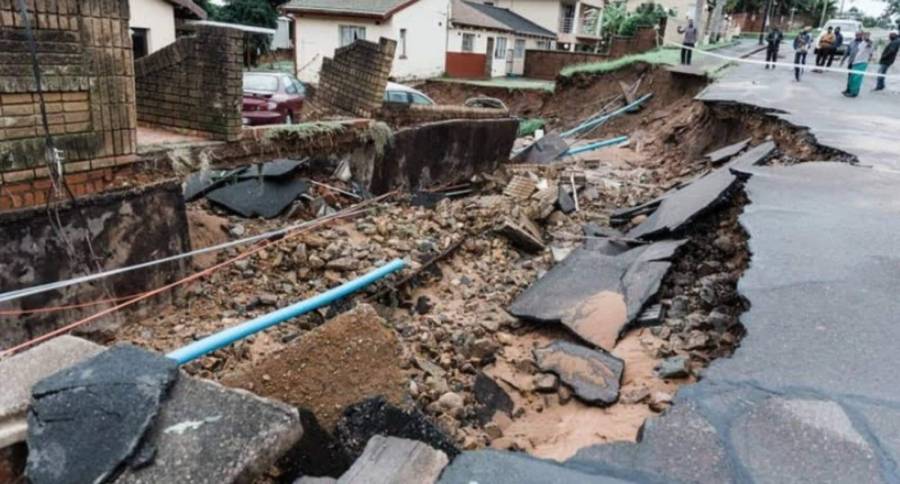 ارتفاع عدد ضحايا الفيضانات في جنوب أفريقيا إلى 341 قتيلا