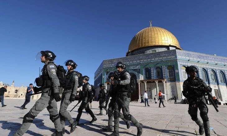 حماس تحمل الاحتلال مسؤولية الاعتداء على المصلين في المسجد الاقصى